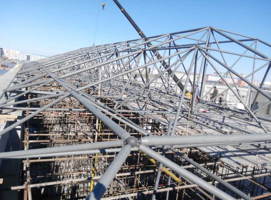 青海商貿城屋頂網架工程